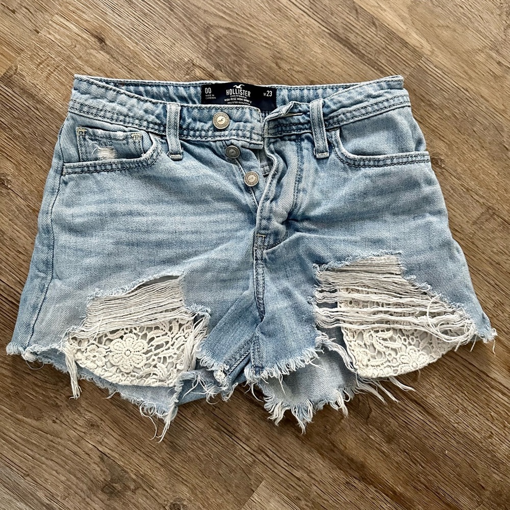 Hollister lace pocket ripped jean shorts